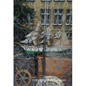 Vindue med modelskib